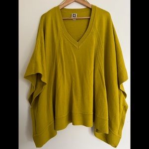 Anne Klein: Poncho Sweater
Good pre-owned condition